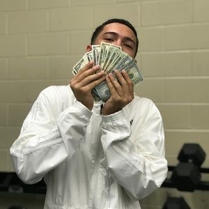 Meet your Posher, Cesar